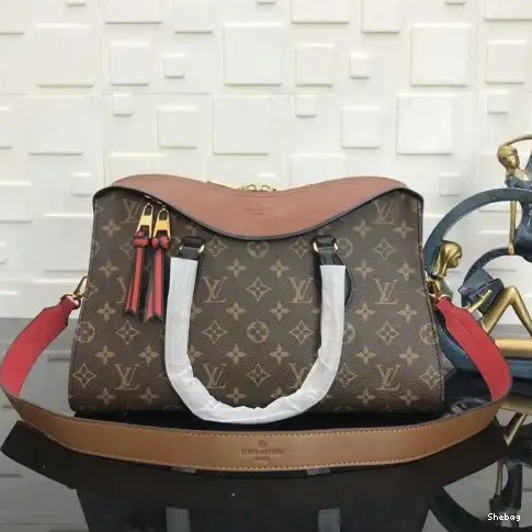 19T1L0335 Bags LV 0622